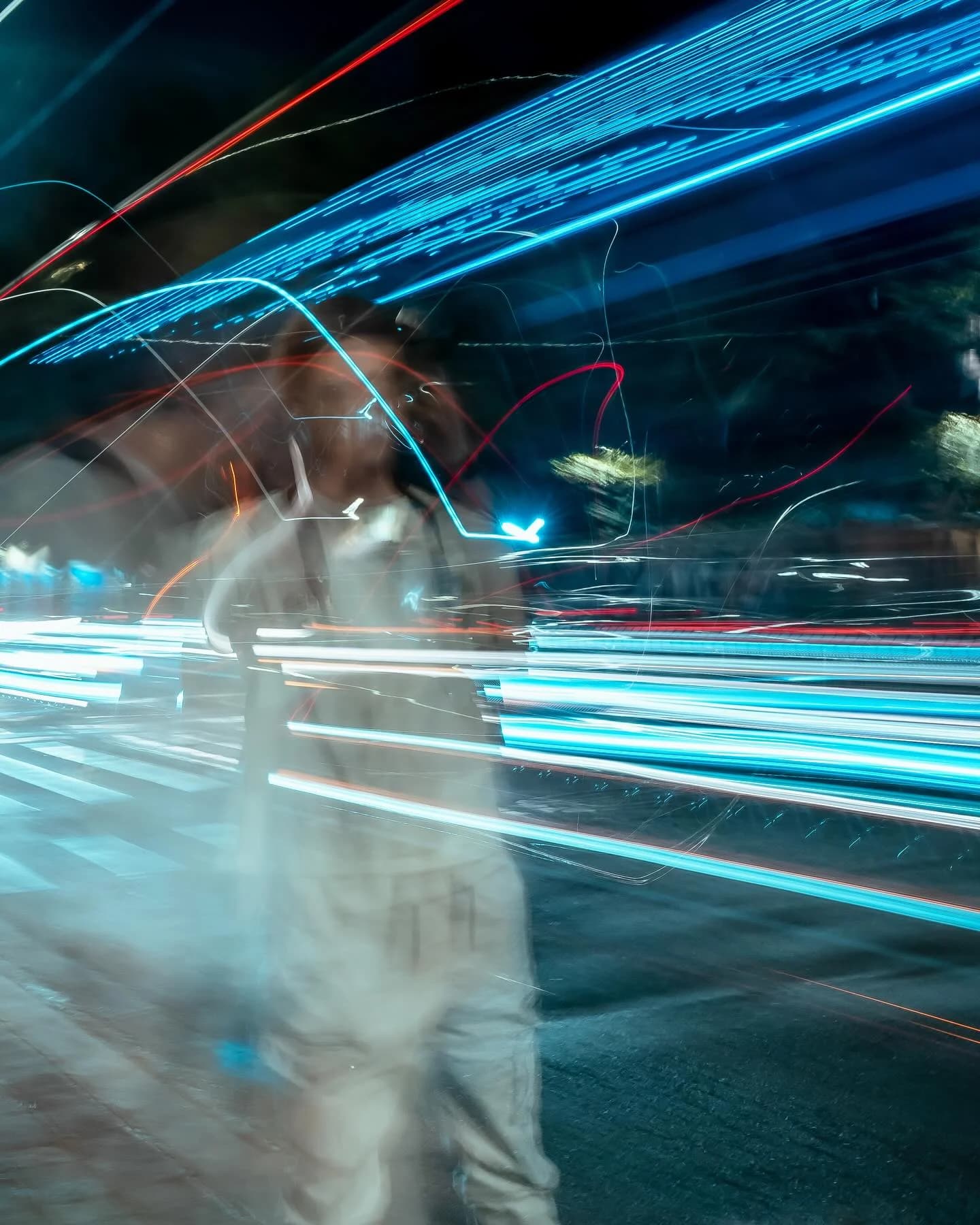 Figure traced by blue and red city lights