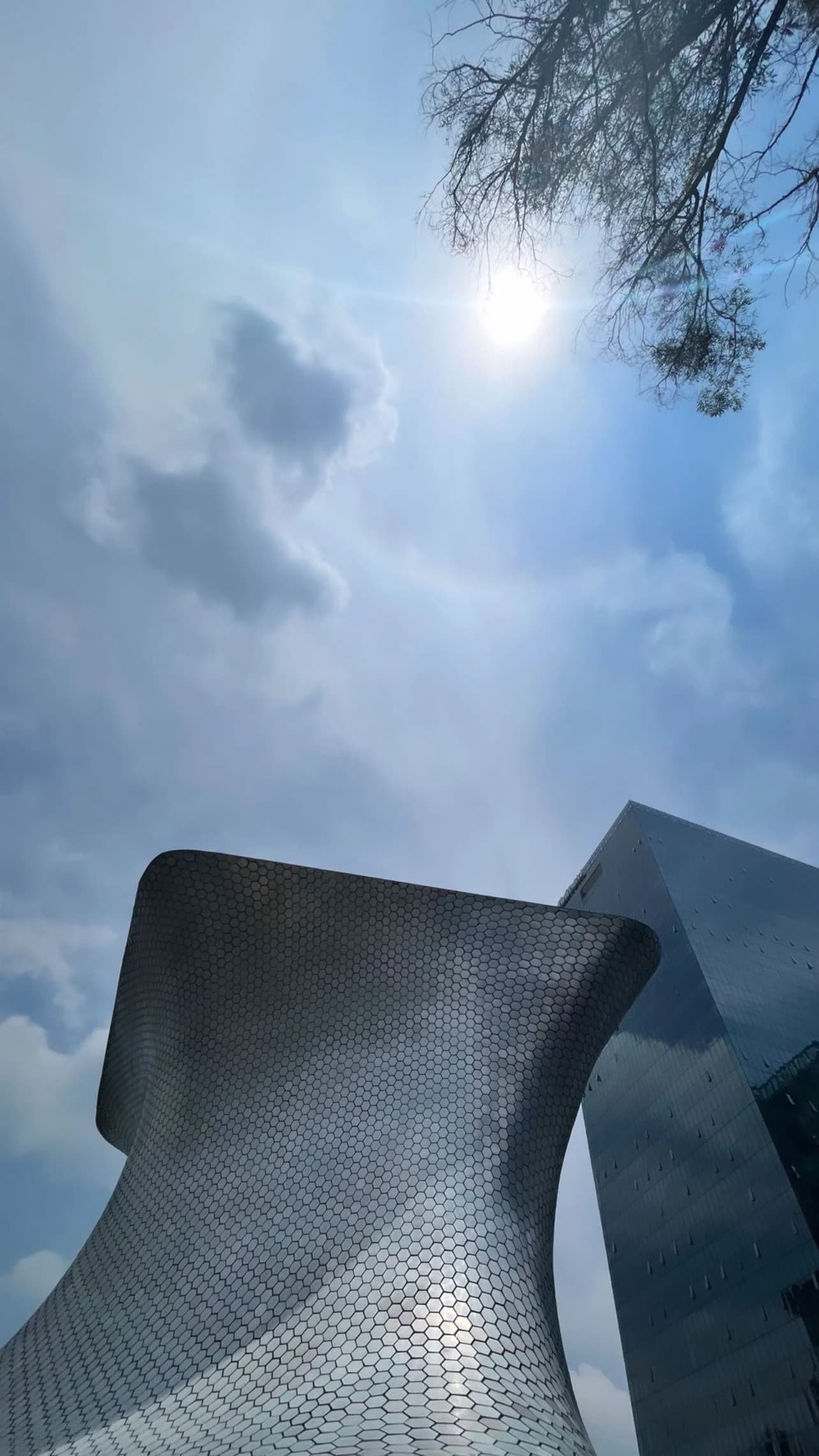 Museo Soumaya beneath a bright clouded sky